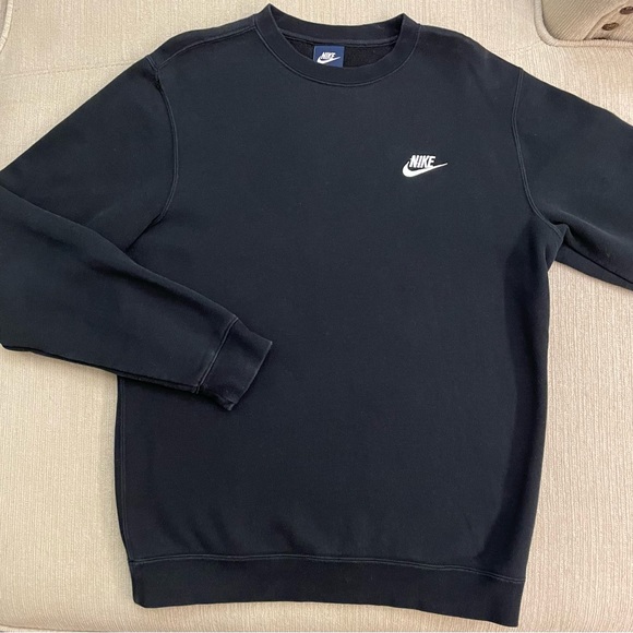 Lightly-Used Nike Crewneck Sweater. Size is Small. Color is Black. - Picture 1 of 1